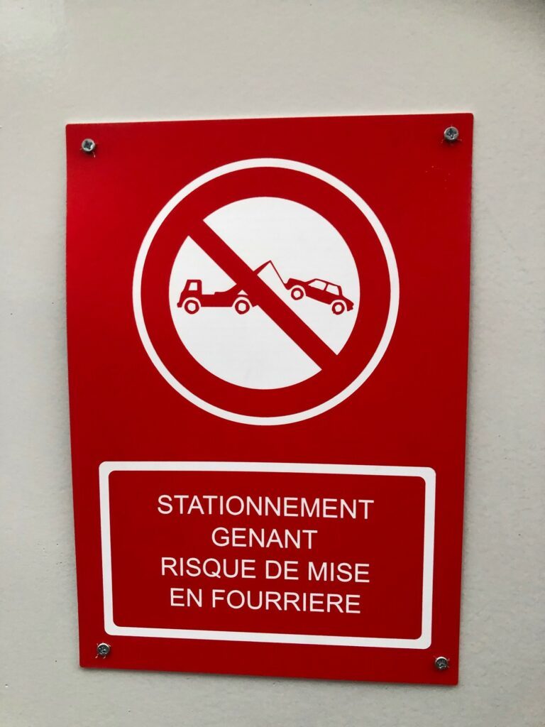 CLM 7 RUE POINCARE PLAQUE ROUGE STATIONNEMENT INTERDIT (2)